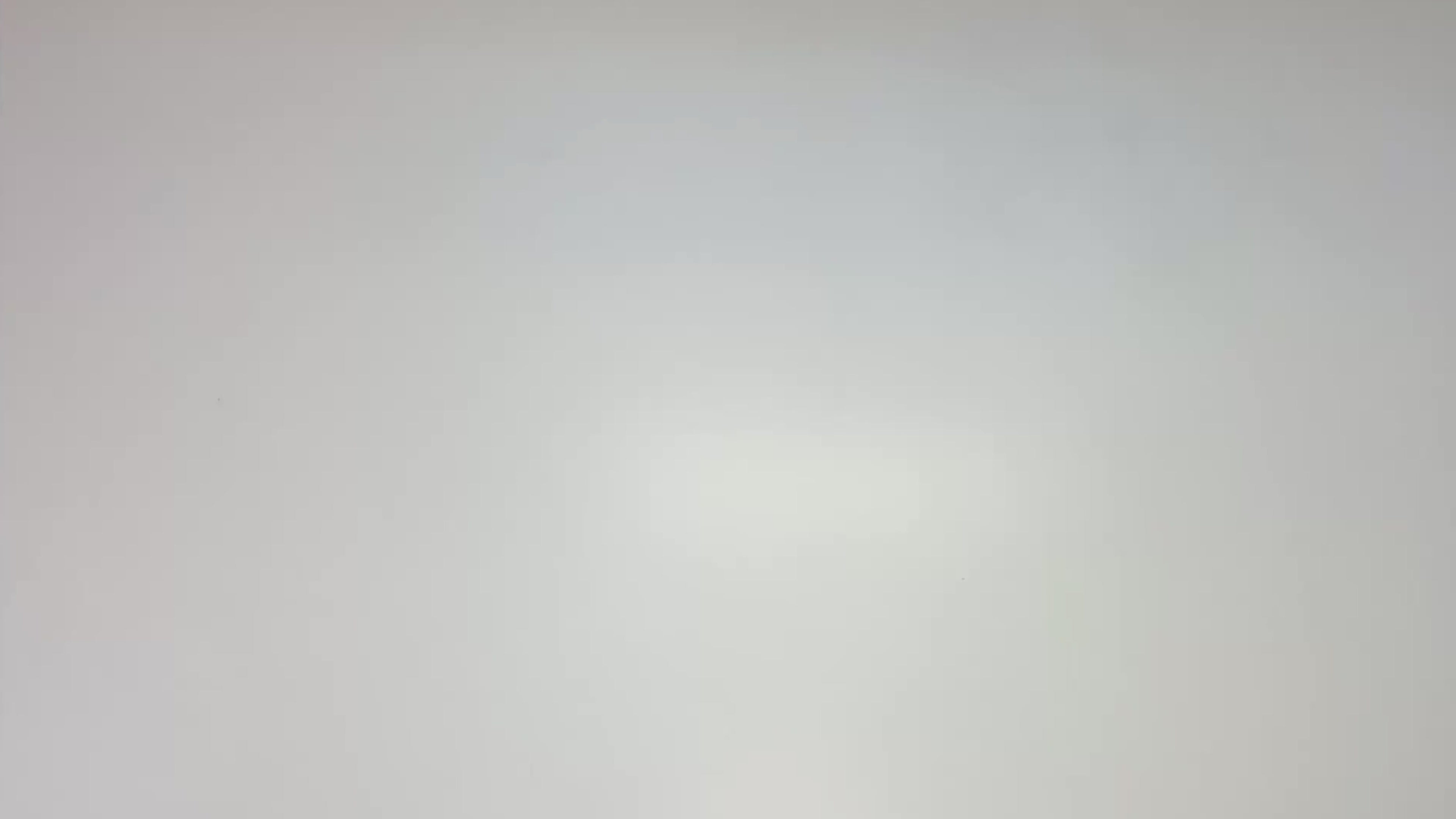 Video laden: Das Bierpong Becher Set in blau und rot wird vor weißem Hintergrund ausgepackt. Dabei wird die Transportbox, die Stabilität der Becher und die Qualität und Beschaffenheit der Produkte demonstriert.